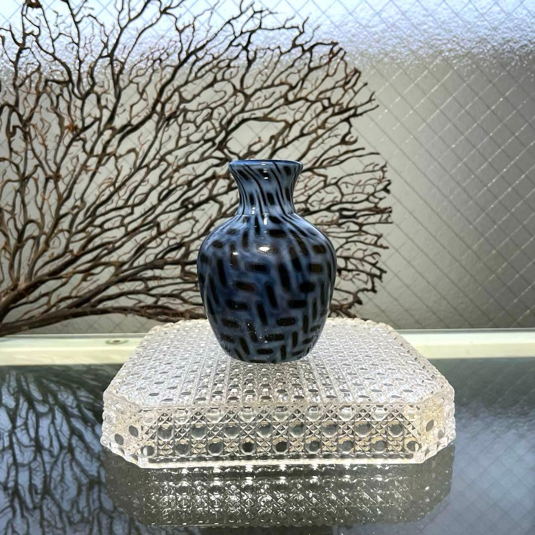 骨董　時代ガラス　乳白色暈し　希少　籠目紋　臙脂色ガラス　小壷　花器