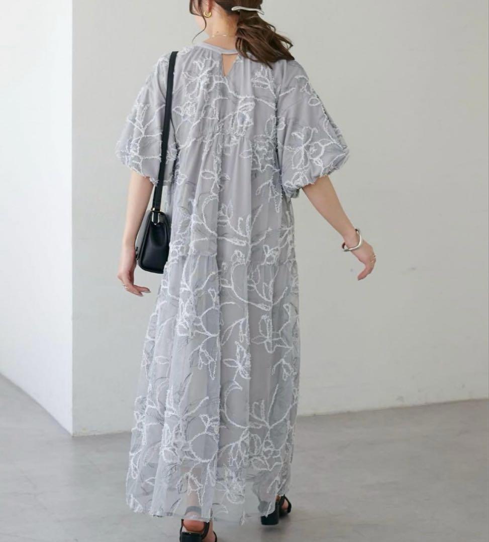 Discoat フェザーフラワー袖バルーンワンピース
