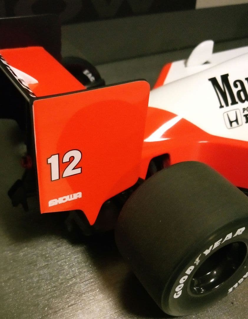 ミニチャンプス 1/18 マクラーレン MP4/4 A.セナ Marlboro