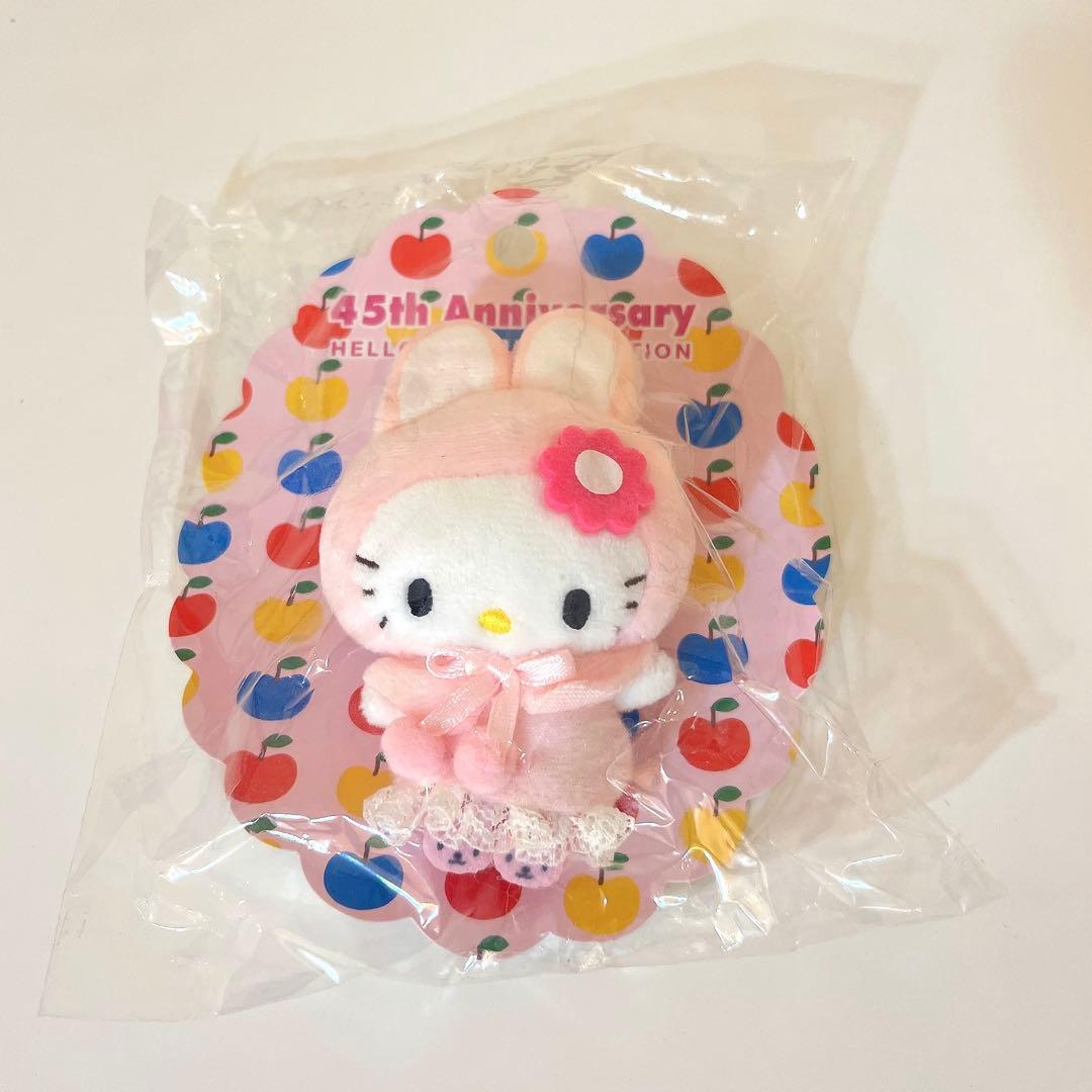ハローキティ 45周年記念 ミニブローチ 4個セット