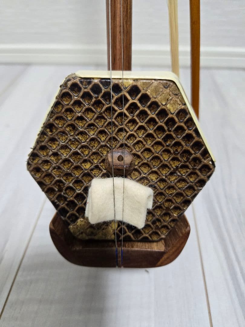 二胡 　希少　十三堂楽器 白紫檀 二胡 601 ケース、 補助教材付き 　良品