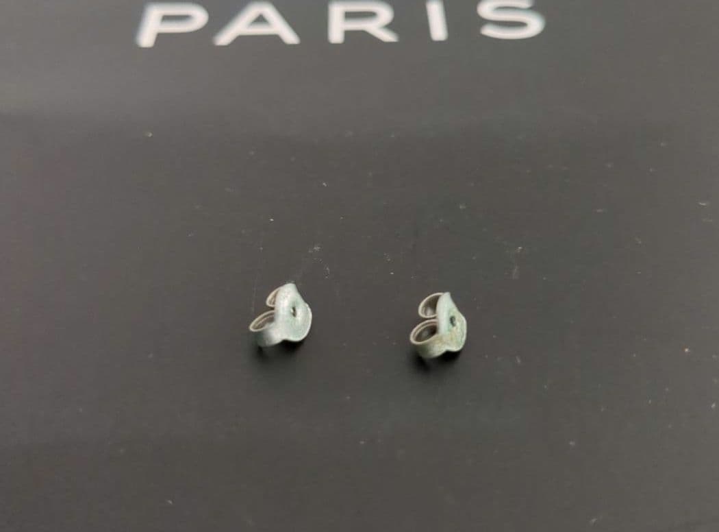 CHANEL シルバー色　 ロゴ　ピアス