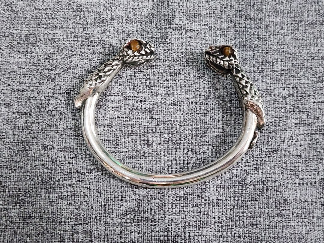シルバー スネークデザイン バングル