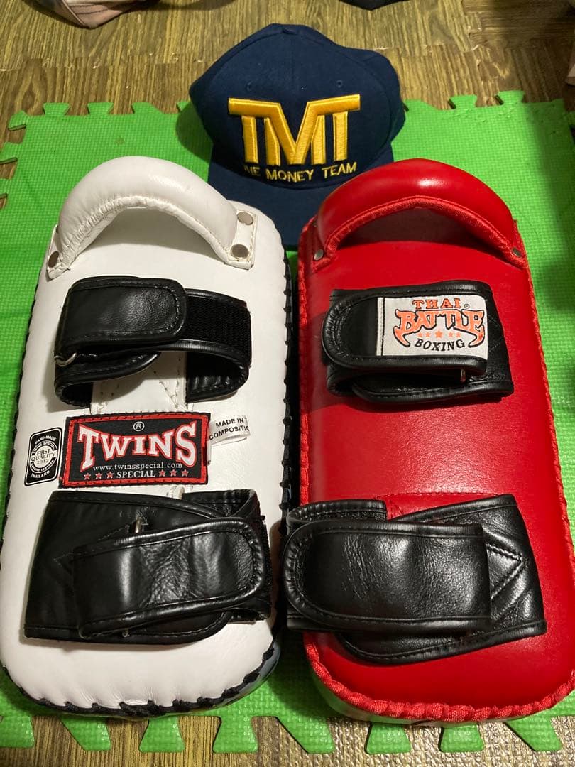 最終価格TWINS SPECIAL 、タイバトルボクシング本革キックミット