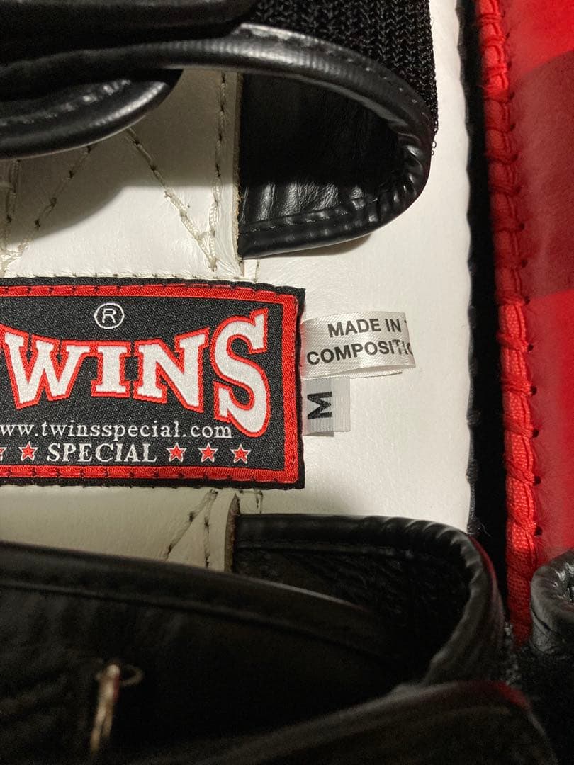 最終価格TWINS SPECIAL 、タイバトルボクシング本革キックミット