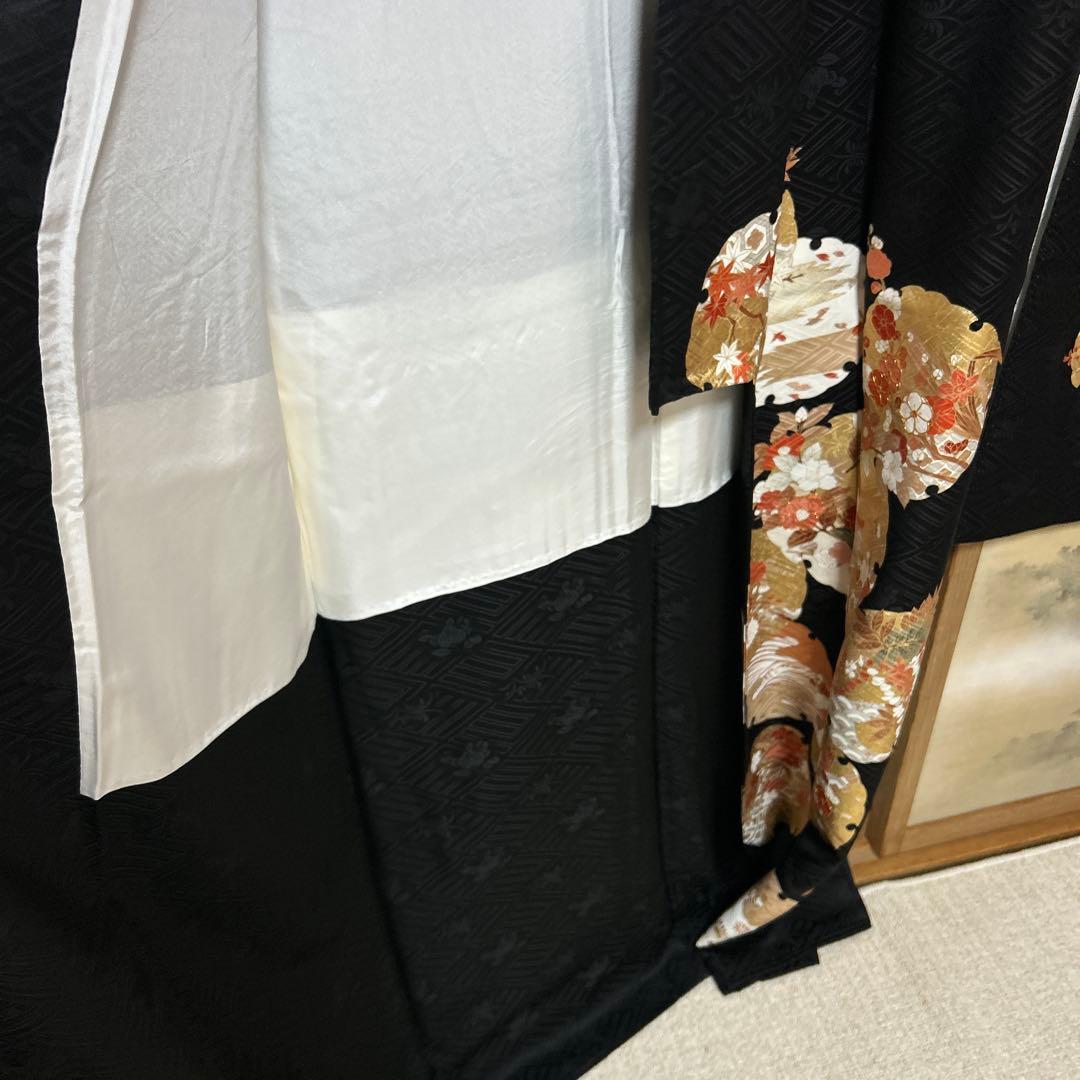 ♡大人おしゃれ！黒地に雪輪模様のお振袖♡