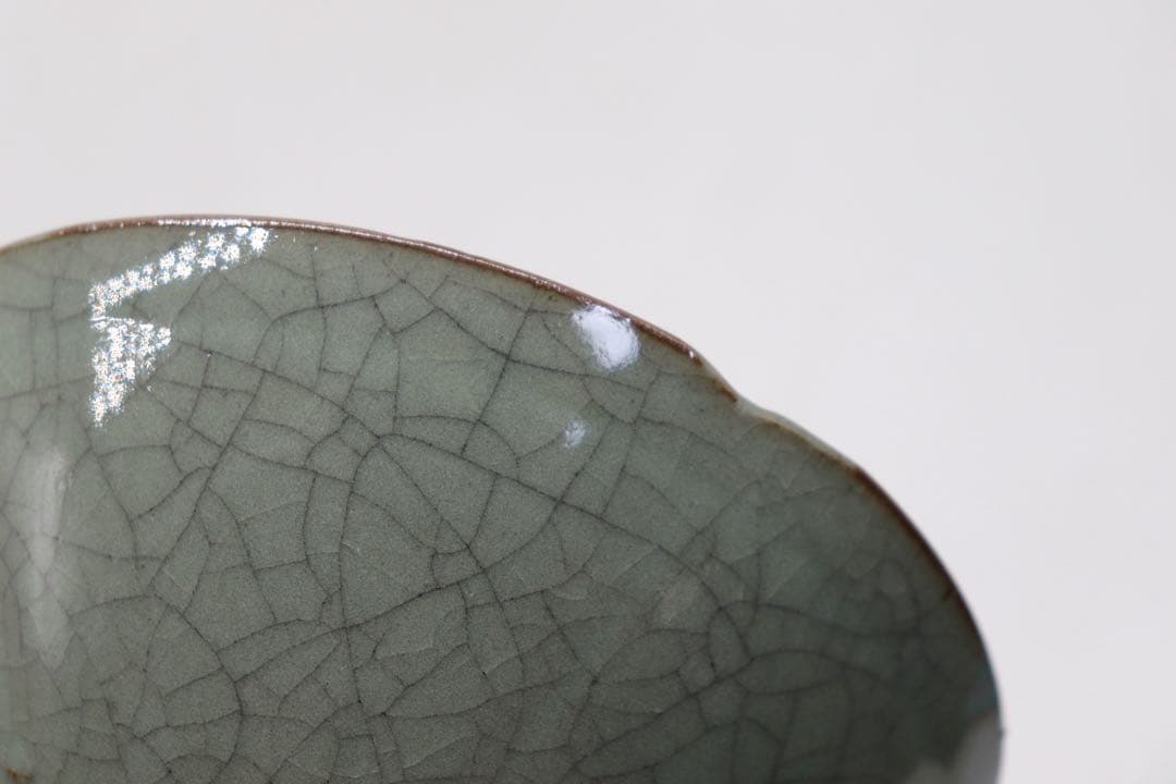 中国　青磁　花口碗　送料込み250930