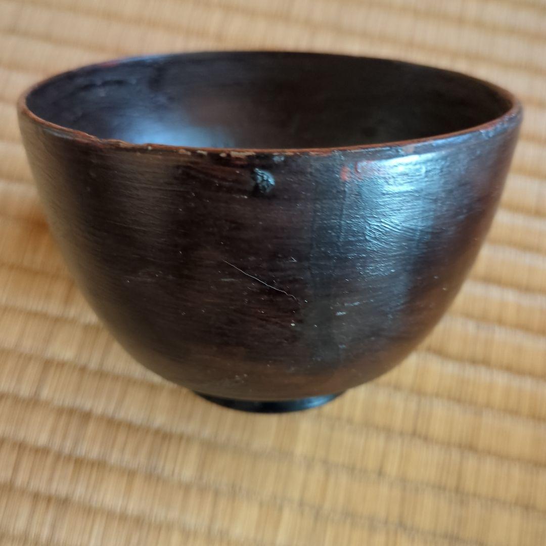 黒い木製の丸型椀　骨董品