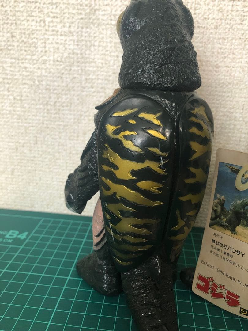 バンダイ メガロタグ付き★歴代怪獣ボックス版　1989年バンダイJAPAN