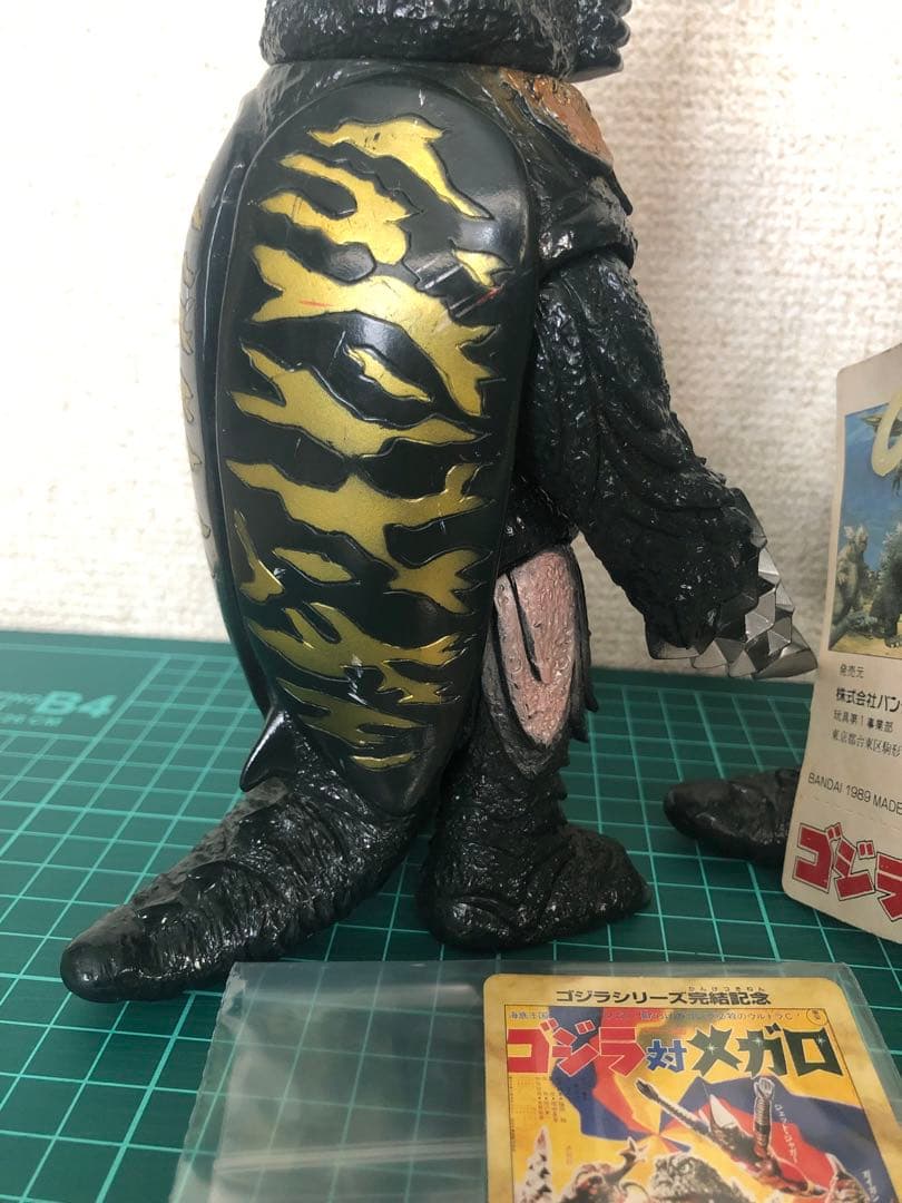 バンダイ メガロタグ付き★歴代怪獣ボックス版　1989年バンダイJAPAN