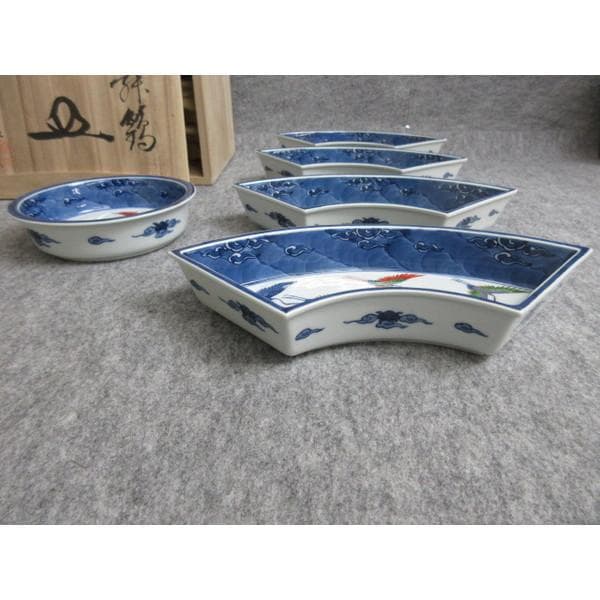 有田焼是木米窯源右衛門作染錦舞鶴文組皿共箱付き [B27255]