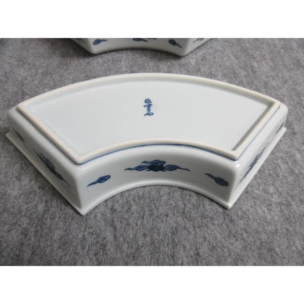 有田焼是木米窯源右衛門作染錦舞鶴文組皿共箱付き [B27255]