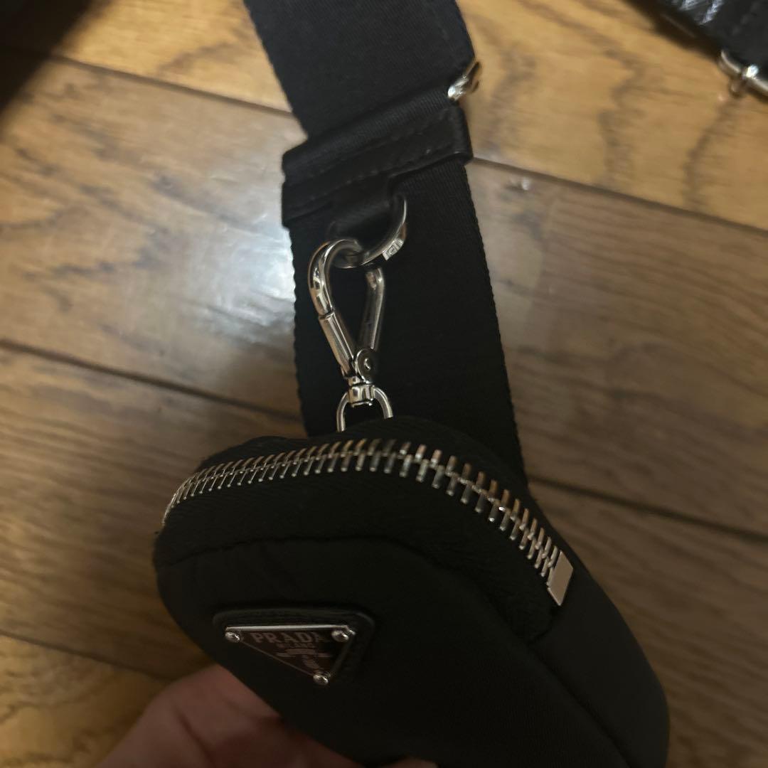 PRADA re-edition ブラック ショルダーバッグ