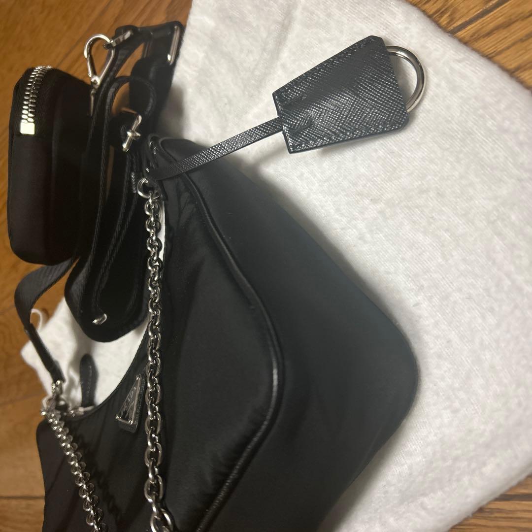 PRADA re-edition ブラック ショルダーバッグ