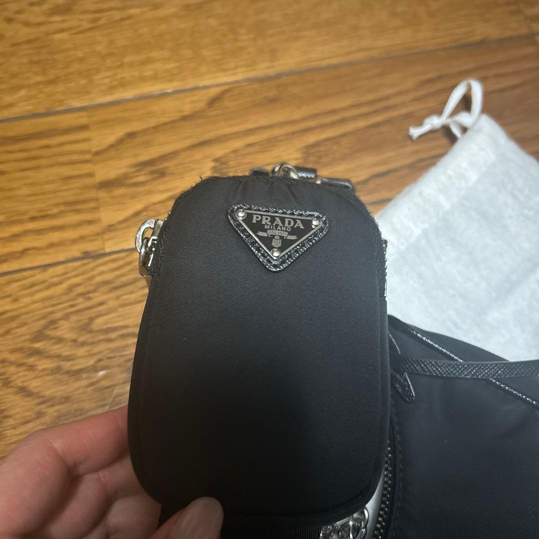 PRADA re-edition ブラック ショルダーバッグ