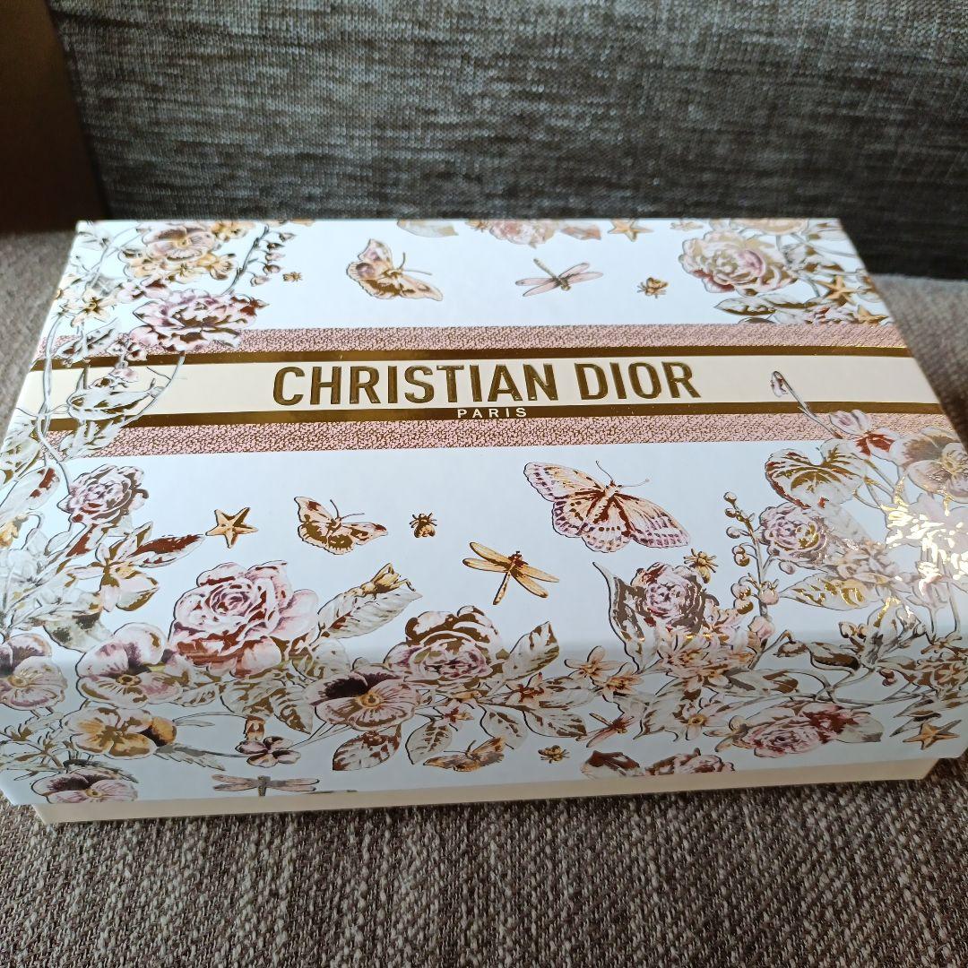 Diorマザーズデイ ディオールオリジナルポーチ　刺繍ポーチ　ノベルティ