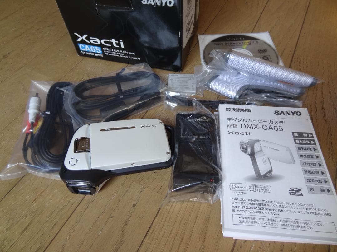 SANYO Xacti CA65 デジタルムービーカメラ　DMX-CA65（W）