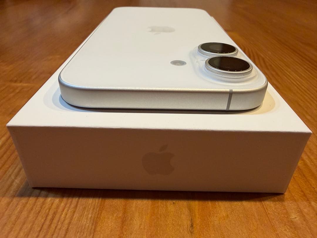 iPhone16 128GB ホワイト SIMフリー　保証付き　美品