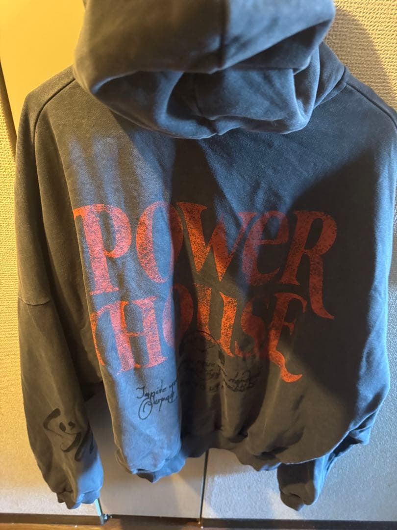 完売品LYFT パワーハウスジムコラボパーカー