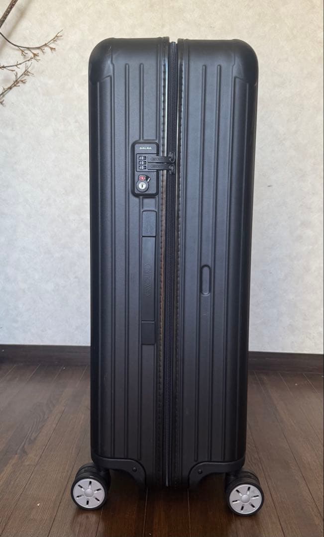 リモワ　サルサ　ブラックキャリーケース 4輪 ダイヤルロック