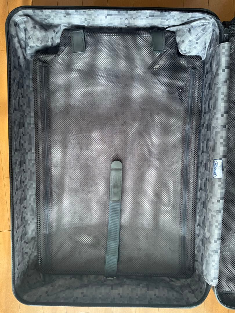 リモワ　サルサ　ブラックキャリーケース 4輪 ダイヤルロック