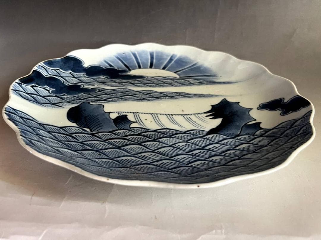 大皿■青海波 日の出 染付夫婦岩 花弁型皿(明治～大正期)古伊万里 時代物 骨董