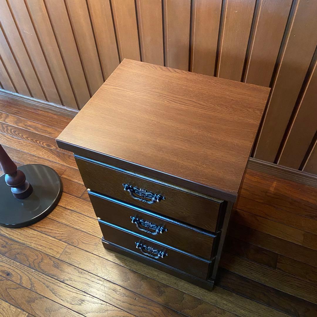 ベッドサイドキャビネット　アメリカ製　3段引き出し　ミニチェスト　ビンテージ家具