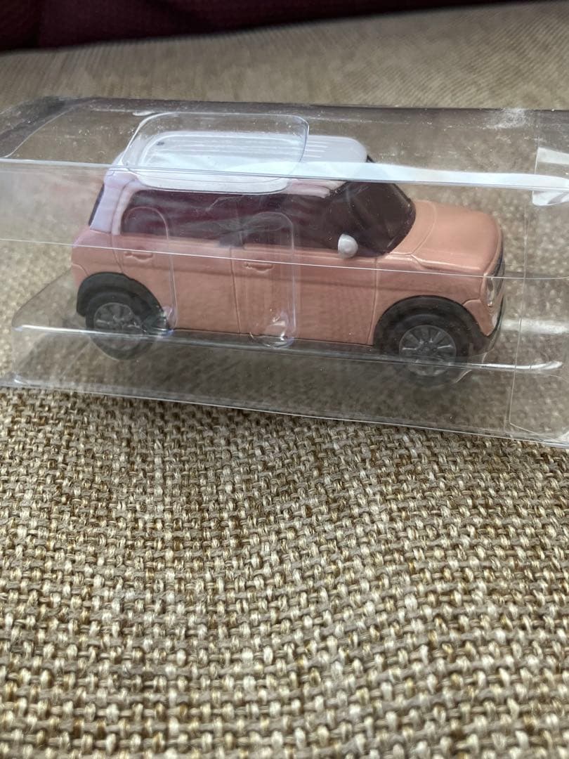 スズキ　Lapan　 ラパン ピンクと白のSUVスタイル ミニカー[非売品]