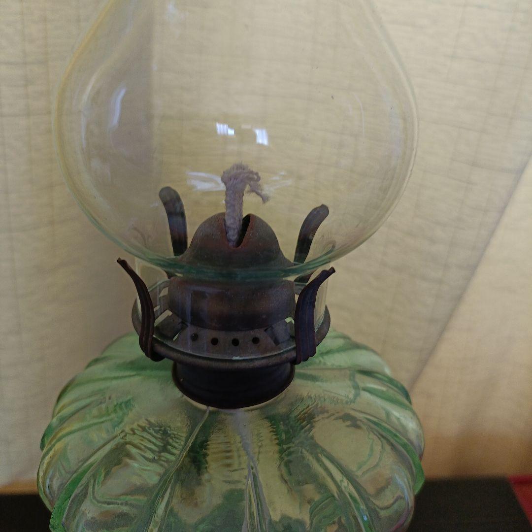 装飾的な緑色ガラスオイルランプ