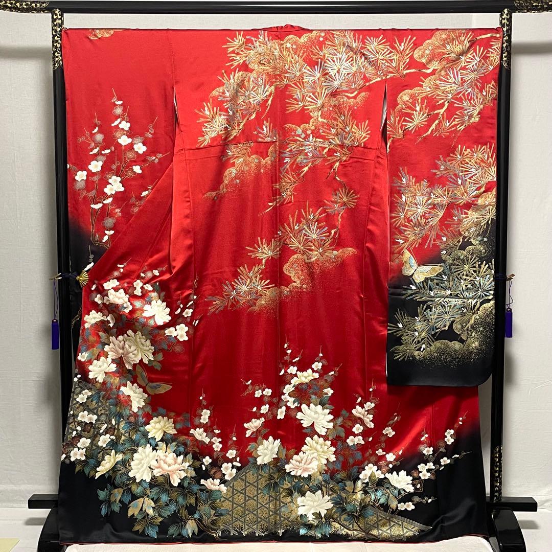 D773 振袖　松　牡丹　蝶々　金彩　正絹　着物　袷　極美品