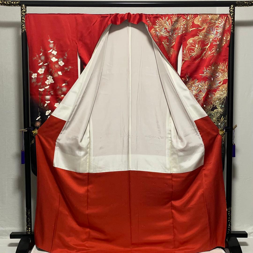 D773 振袖　松　牡丹　蝶々　金彩　正絹　着物　袷　極美品