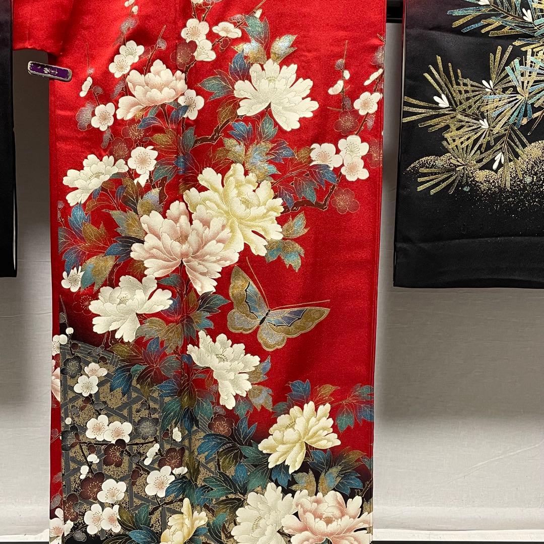 D773 振袖　松　牡丹　蝶々　金彩　正絹　着物　袷　極美品