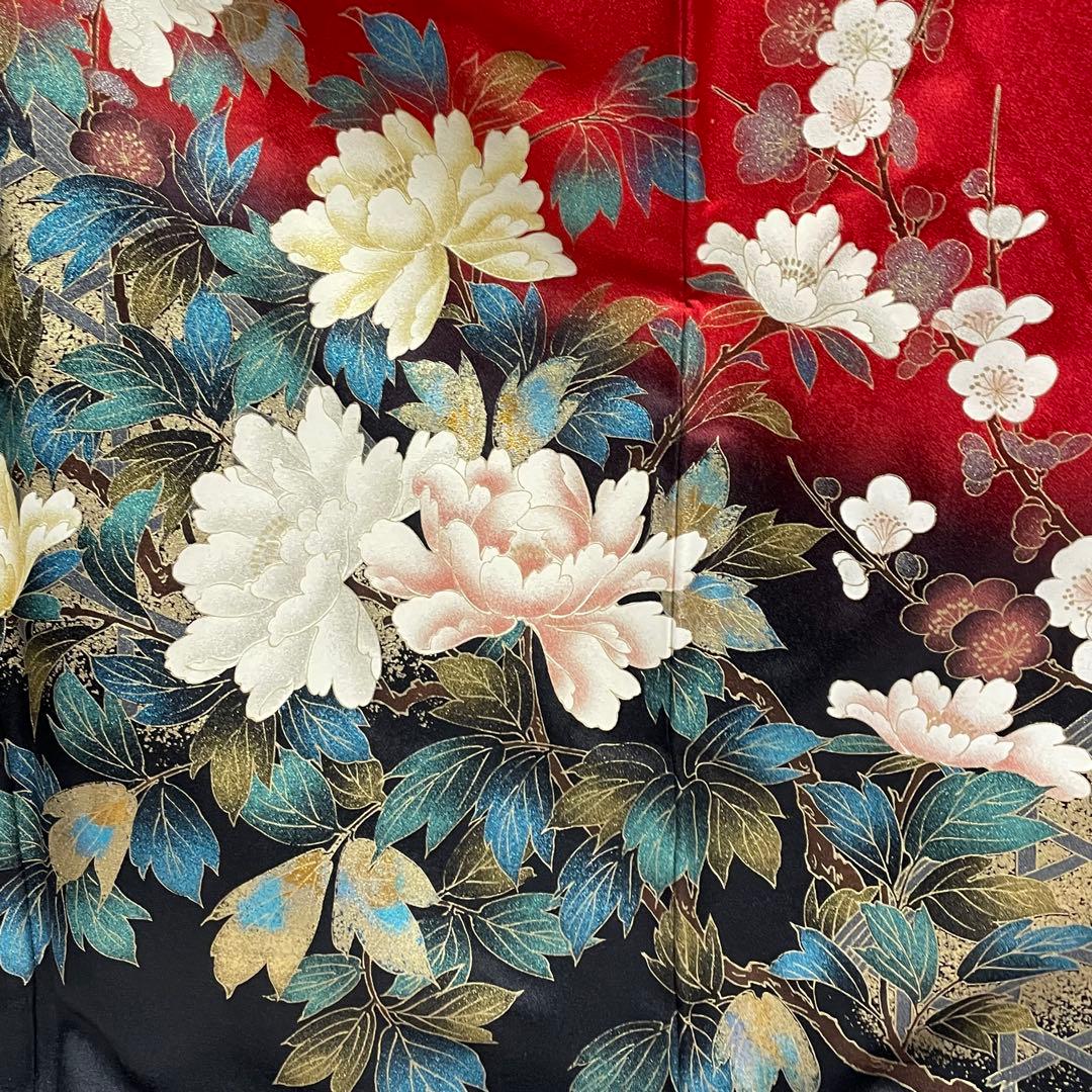 D773 振袖　松　牡丹　蝶々　金彩　正絹　着物　袷　極美品
