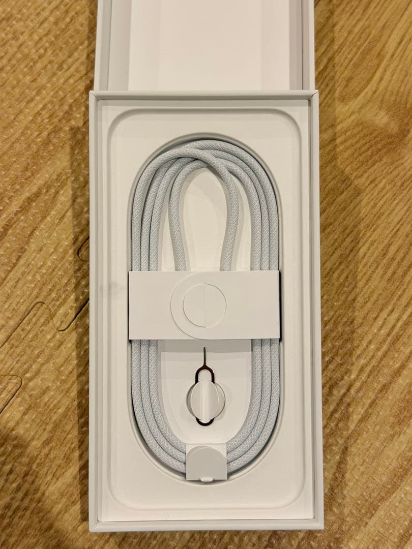 美品 Apple iPhone 16e 2024年販売 ホワイト 128GB