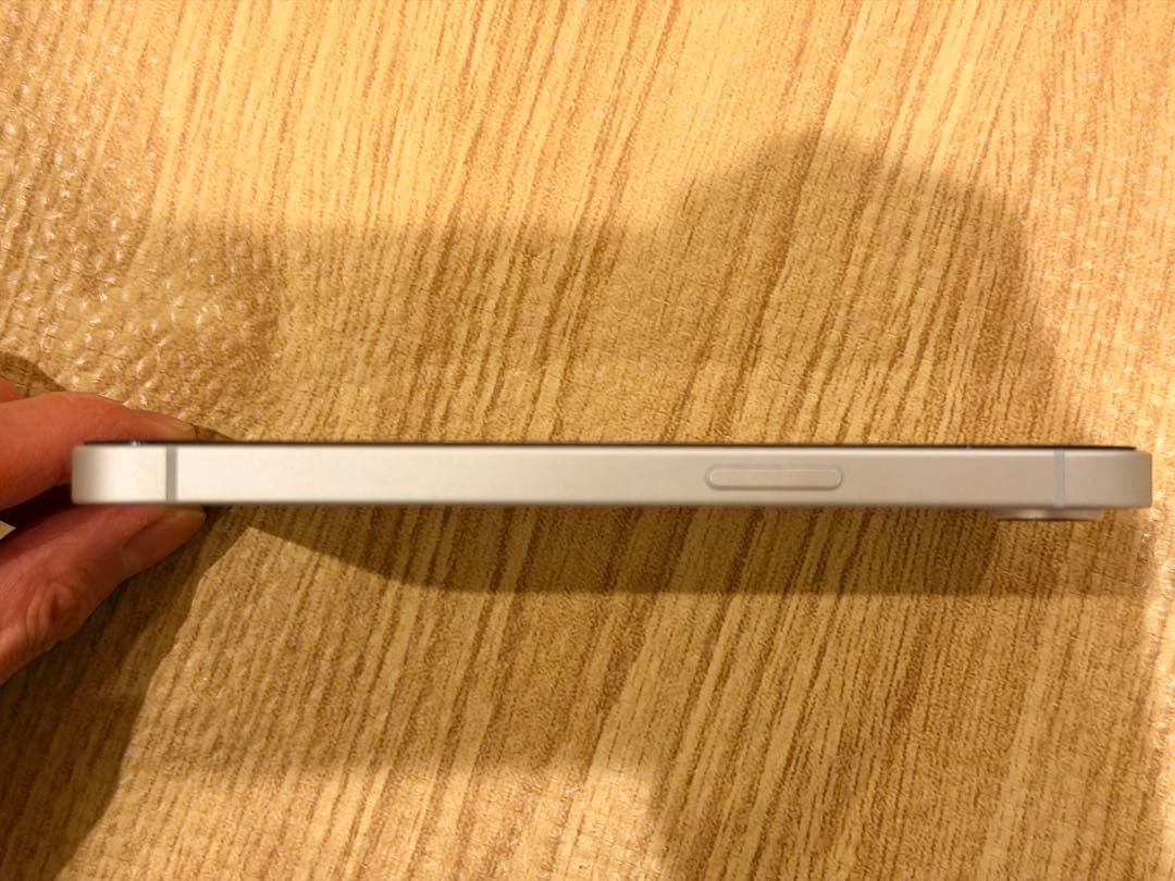 美品 Apple iPhone 16e 2024年販売 ホワイト 128GB