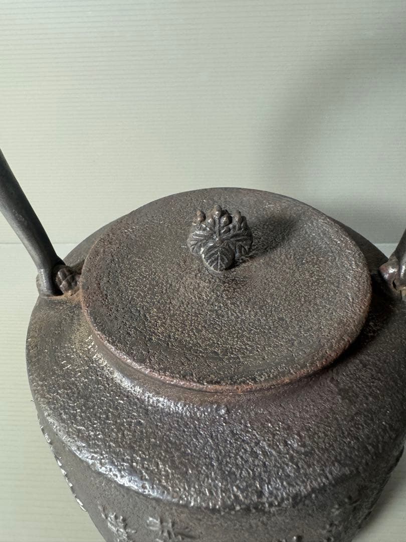 2424  巌鷲堂　南部鉄器　鉄瓶