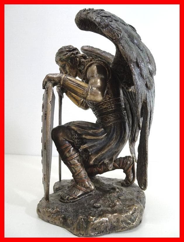 主を賛美する盾を持ち、跪く大天使ミカエル　レジン製モデル　中古　Mイ-365