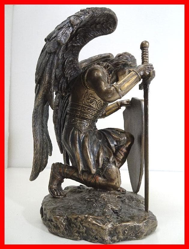 主を賛美する盾を持ち、跪く大天使ミカエル　レジン製モデル　中古　Mイ-365