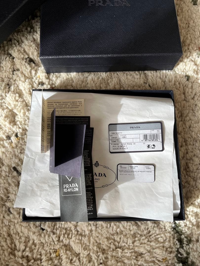 新品 PRADA トライアングル ロゴ ナイロン カチューシャ ヘッドバンド