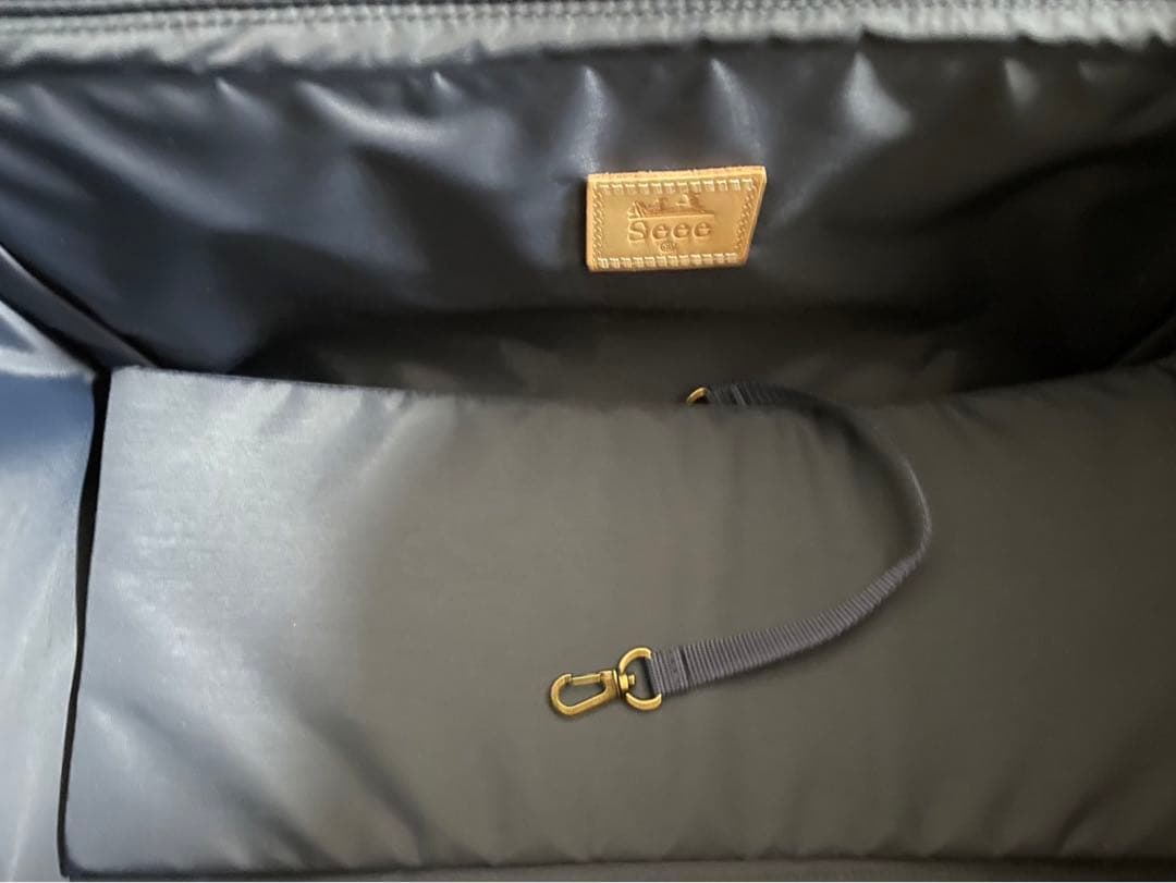ペット用キャリーバッグ グレー　Seee 革