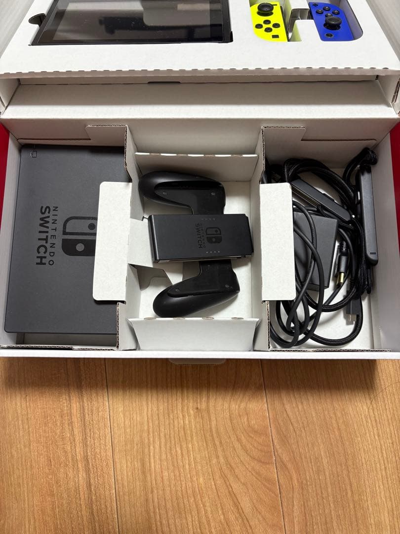 Nintendo Switch 本体 レッド Joy-Conイエロー・ブルー