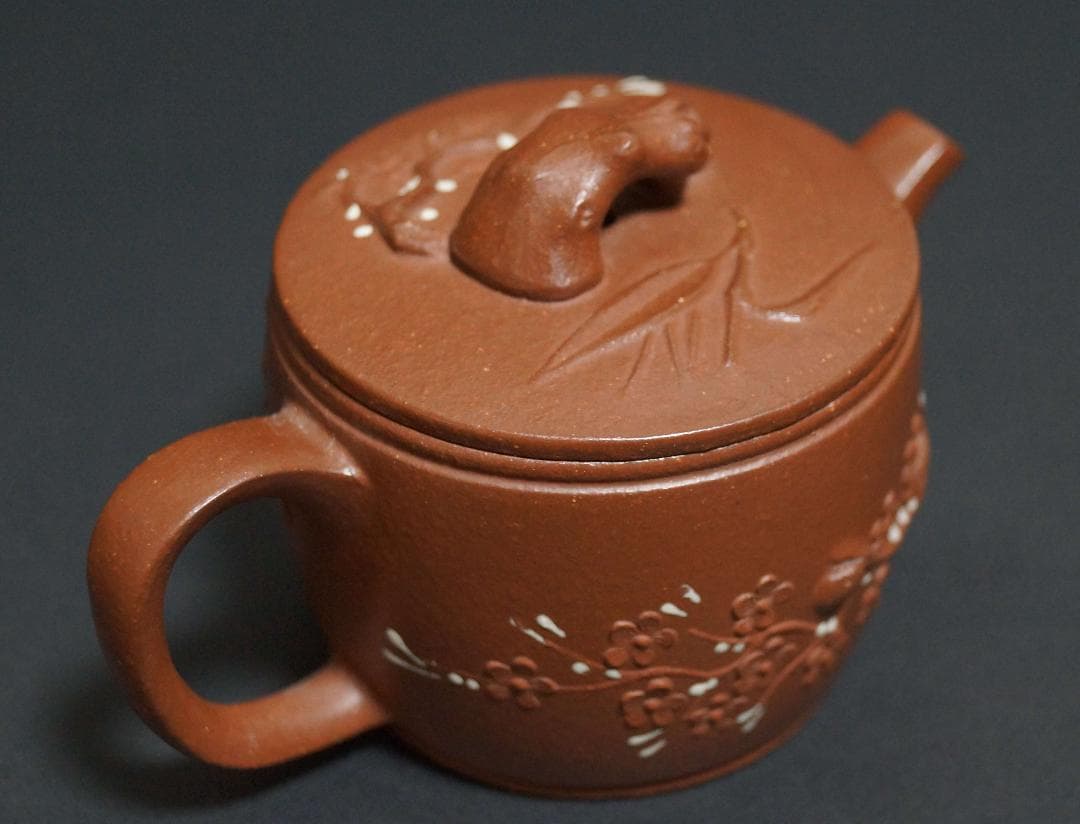 茶道具 中国宜興 紫砂細工彫り『松竹梅』 小ぶり急須 手造り紫砂壺 水滴在銘美品