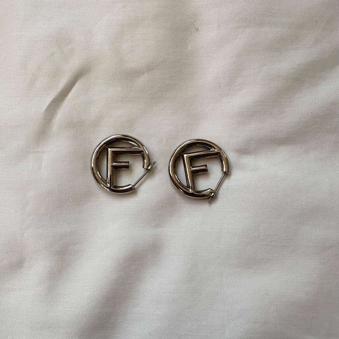 ⭐︎FENDI シルバー エフイズフェンディーピアス　シルバー