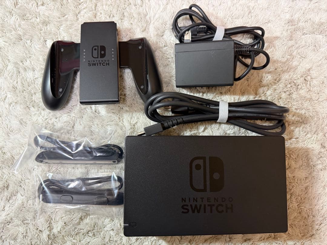 Nintendo Switch 本体　SDカード、シリコンカバー付