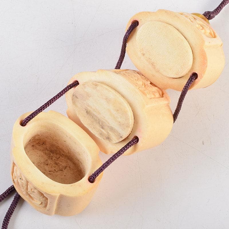 時代提げ物　獣骨彫刻　梟龍魚彫　印籠　薬入　緒締め玉　C　9204