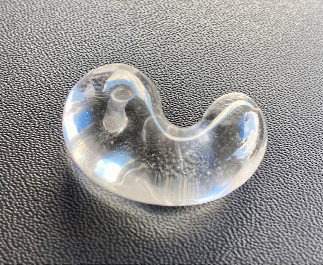 究極品質　超希少幻の銘石　現代に蘇った伝説の国産水晶　山梨黒平鉱山産水晶の勾玉