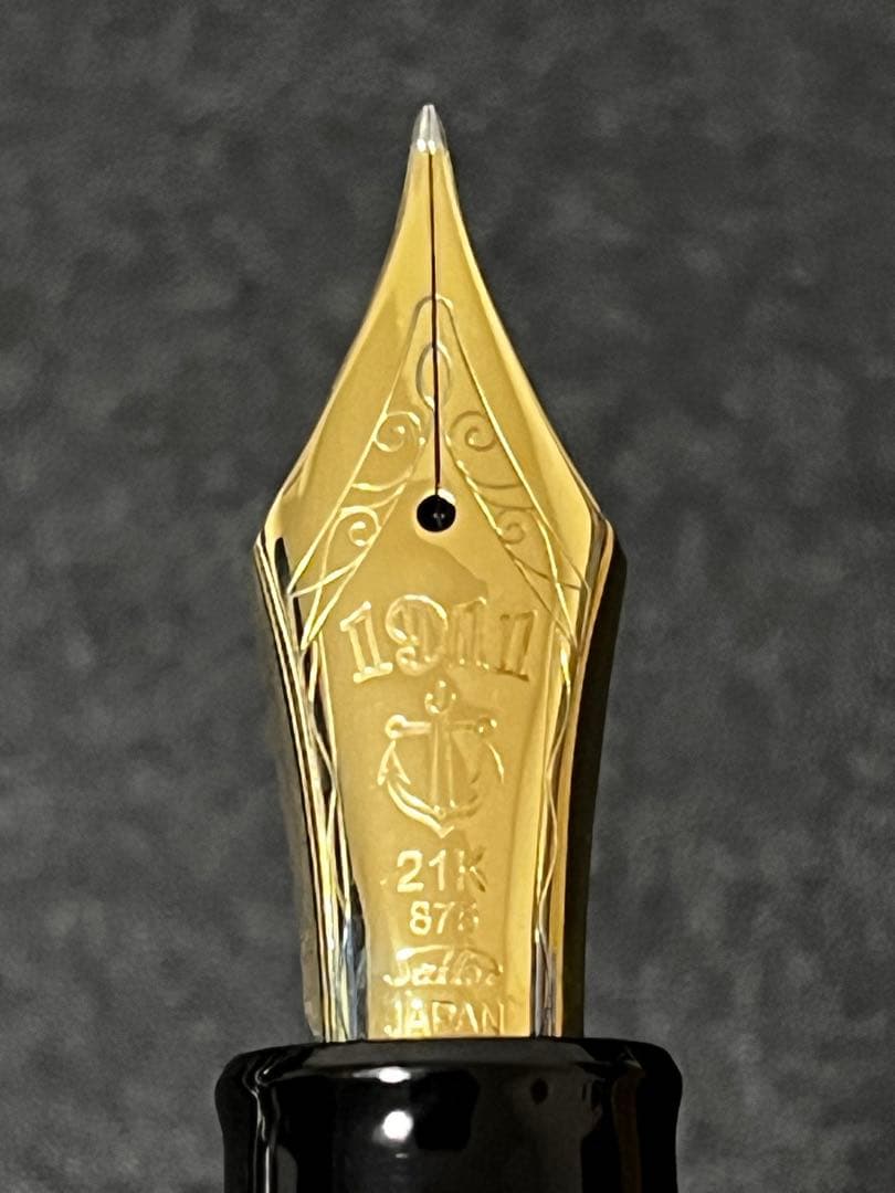 【超希少】セーラー 万年筆 キングプロフィット 黒柿 長刀研ぎ 中字