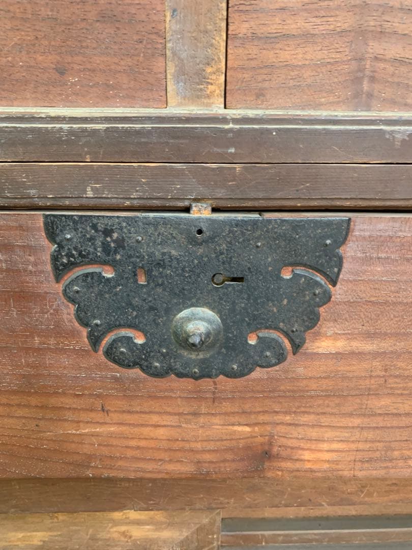 和箪笥　伝統的な木製箪笥 引き出し多