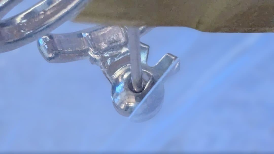 ロエベゴールド スワールデザイン ブローチ