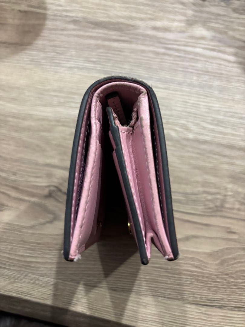 GUCCI いちご柄 二つ折り財布